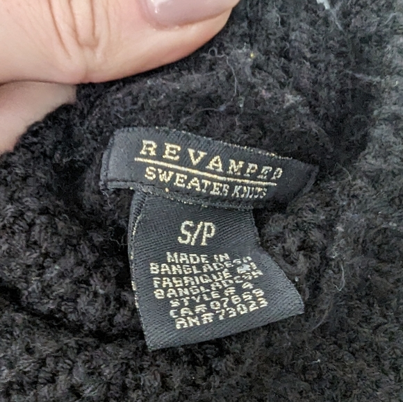 Revamped sweater size small fits like a medium - Picture 2 of 2
